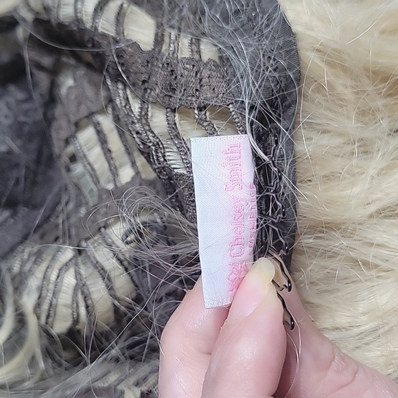 Wig 24in - Picture 8 of 10